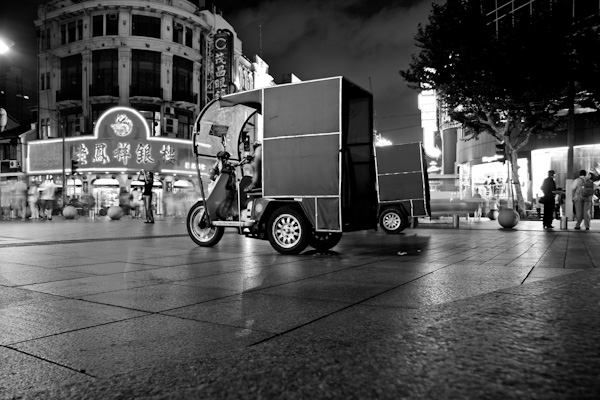 Nachtaufnahme in der Nanjing-Road in Shanghai